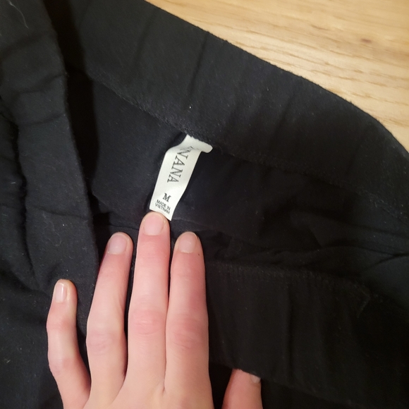 Black high-waisted skirt with pockets size medium - Picture 2 of 2